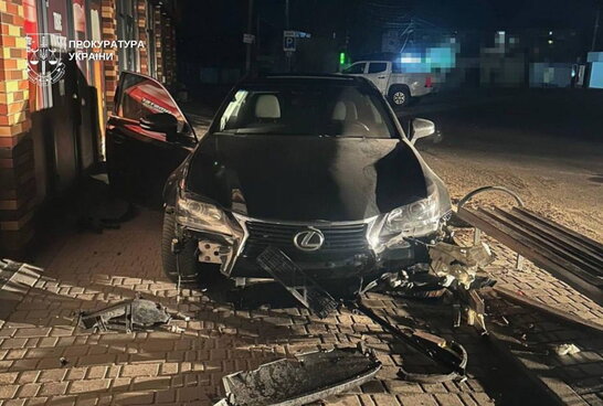 ДТП у Павлограді: п’яний водій на Lexus збив двох дівчат і втік