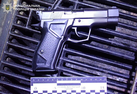 У Києві затримали чоловіка за стрілянину в Святошинському районі — поранено жінку