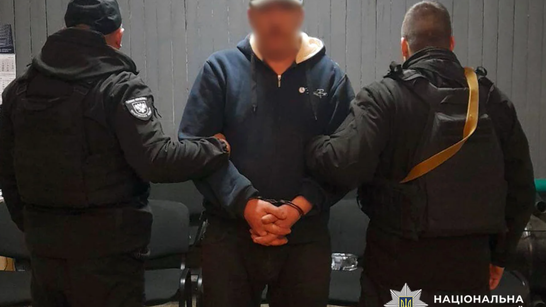 На Чернігівщині поліція затримала чоловіка, який погрожував підірвати гранату в магазині