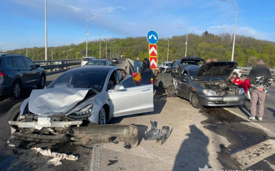 У Києві сталася смертельна ДТП на Дарницькому мосту