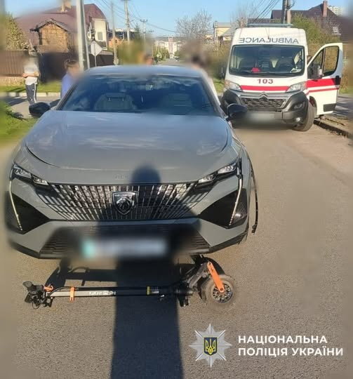 На Київщині авто збило електросамокат із дітьми: один загинув