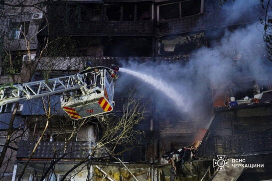 У Черкасах дрон влучив у багатоповерхівку: серед постраждалих — двоє дітей