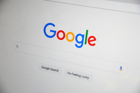 Google Пошук після оновлення почав плутати прості запити з промптами