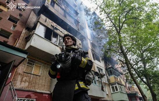 росія атакувала дронами житловий будинок у Херсоні: є загиблі та поранені