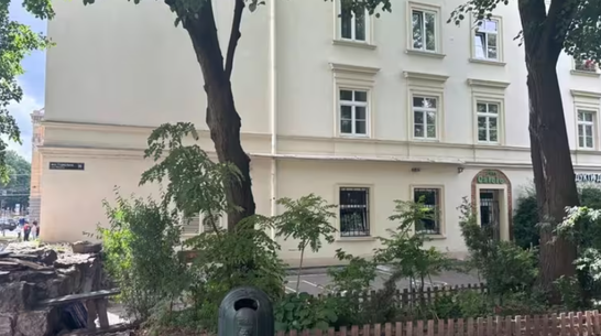 Суд у Львові зобов'язав власницю квартири замінити пластикові вікна й двері на автентичні заголовок