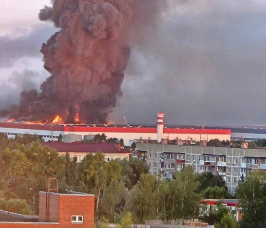 Підмосков’я зазнало масованої атаки дронів: повідомляють про пожежі на нафтобазі та логістичних об’єктах