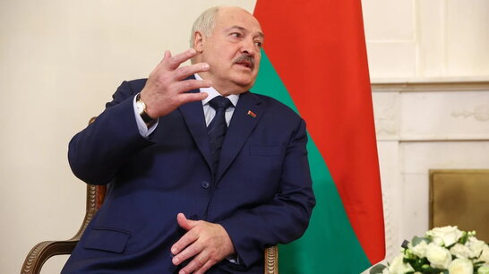 Лукашенко пригрозив відправляти "нероб" до армії та на кордон з Україною