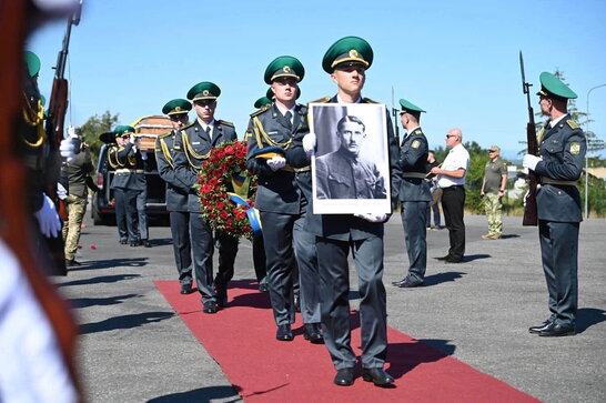 Прах засновника ОУН Євгена Коновальця повернули в Україну