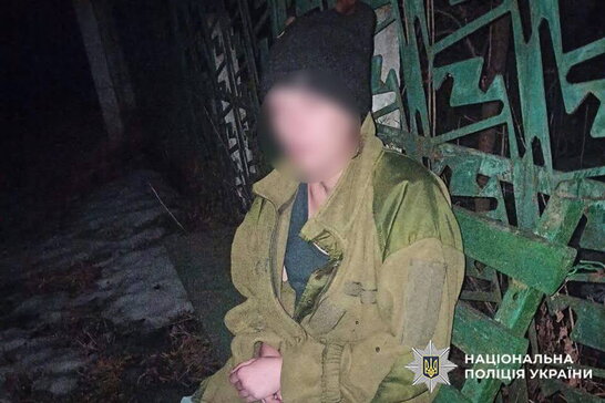 На Хмельниччині судитимуть жінку, яка змусила дітей стати на коліна та била їх ременем
