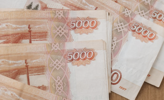 РФ готує нове підвищення податків: гроші планують спрямувати на військові витрати