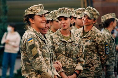Мін'юст та Міноборони розглянуть скасування обов’язкового взяття на військовий облік жінок