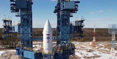 Російський супутник «Космос-2555» пішов слідом за російським кораблем