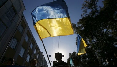 У Ризі чоловік побив юнака з українським прапором