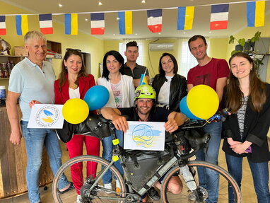 Щоб підтримати Україну: Ремі Перес подолав 1700 км за 8 діб з Франції на Закарпаття велосипедом