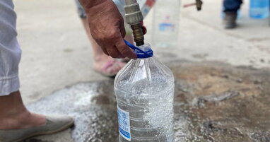 Маріупольці отримують 5 літрів питної води на тиждень (відео)