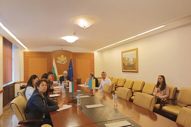 Болгарія заборонила ввезення соняшника з України до кінця листопада