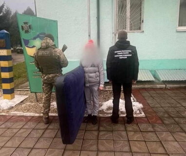 Вчетверте втекти з України не вдалось: прикордонники зловили закарпатця на матраці