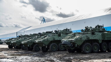 Канада відправила до Латвії півтори сотні одиниць військової техніки