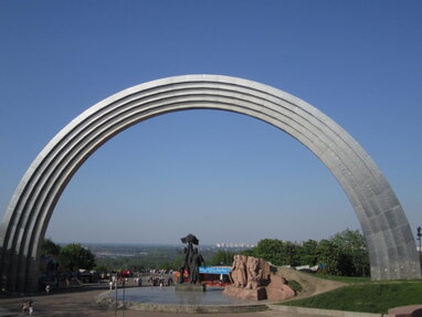 Мінкульт позбавив статусу пам'ятки колишню Арку Дружби народів у Києві