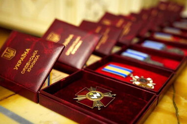 Президент нагородив посмертно 198 військовослужбовців