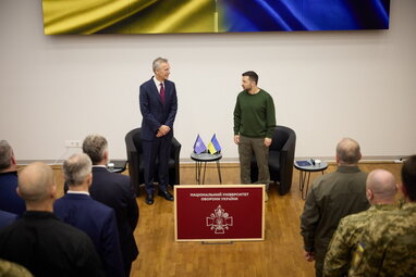 Зеленський та Столтенберг відвідали Національний університет оборони в Києві