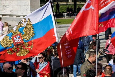 У Берліні заборонили використання прапорів Росії та України 8-9 травня