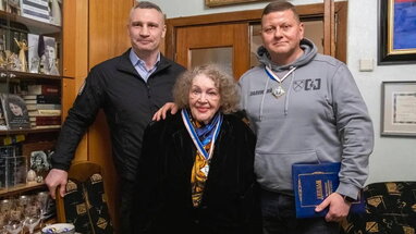 Валерію Залужному та Ліні Костенко присвоїли звання почесних громадян Києва