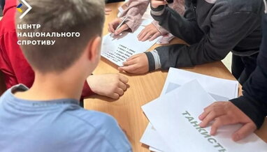 Російські окупанти проводили пропагандистський урок про війну для учнів початкової школи на ТОТ