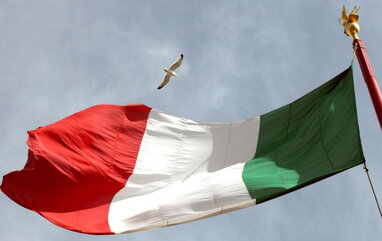 Скорочення держборгу: Італія за 1,4 млрд євро продала частку в енергокомпанії