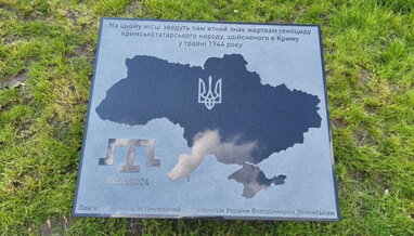 Президент відкрив пам’ятний камінь на місці майбутнього Меморіалу жертвам геноциду кримськотатарського народу (ВІДЕО)