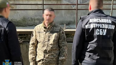 Був охоронцем російської катівні, а потім ховався в ЗСУ: СБУ затримала колаборанта з Миколаївщини