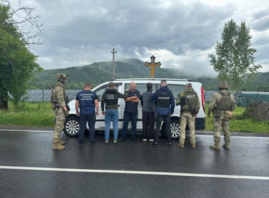 У горах Закарпаття затримали порушника кордону разом з переправником