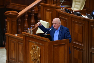 У Молдові вимагають вибачень у депутата за слова про "бордельне" майбутнє дівчат в "русском мире"