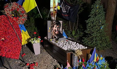 У Києві невідома жінка пошкодила могили військових