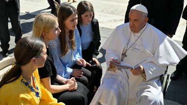 Папа Франциск зустрівся з родичами українських військовополонених