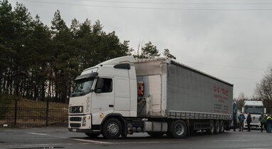 Україна й Польща домовилися - пропуск вантажівок через кордон відновлюється без жодних дозволів