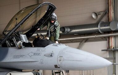 Демократи з Палати представників закликали Пентагон підготувати більше українських пілотів F-16