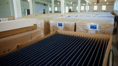 В Україну надійшли 5876 сонячних панелей для закладів охорони здоров’я від Єврокомісії