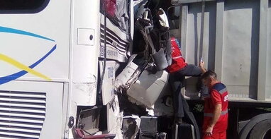 У ДТП на Тернопільщині зіткнулося три вантажівки, автобус і два позашляховики: деталі