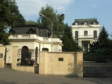 В посольстві РФ нахамили Чехії після того, як посла викликали через удар по "Охматдиту"