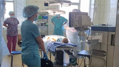 Лікарі «Охматдиту» провели першу операцію дитині після російського удару по лікарні