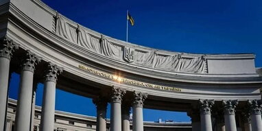 Україна розширила консульські послуги у 20 країнах