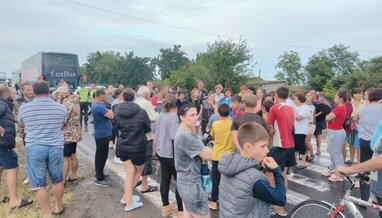 На Одещині люди перекрили дорогу через ДТП, в якій загинула 6-річна дитина