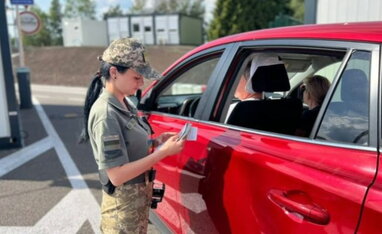 У Раді хочуть дозволити безперешкодно виїжджати за кордон "заброньованим" депутатам та експертам з реформ