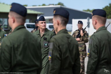 Перша група українських пілотів завершила навчання на літаках Alphajet у Франції