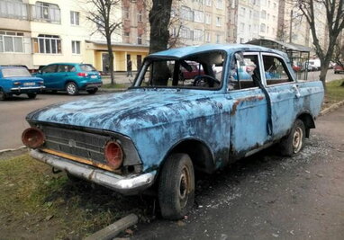 У Львові починають звільняти вулиці від покинутих авто: військові та люди за кордоном - під захистом