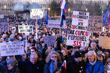 У Словаччині тисячі людей вийшли на протести проти уряду Фіцо