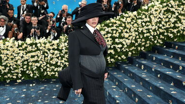 Під час Met Gala 2025 Ріанна оголосила про третю вагітність
