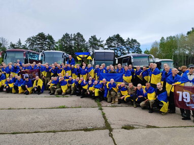 З російського полону звільнили 205 українських захисників — серед них оборонці Маріуполя