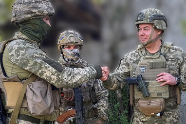 Сергій Наєв до Дня піхоти передав бійцям "Мавіки-3Т" та FPV-дрони